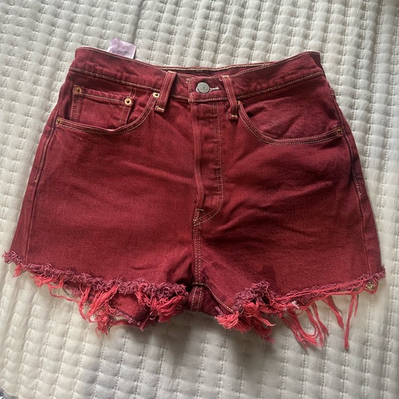 Levi’s Overdye Red Shorts - Picture 2 of 4